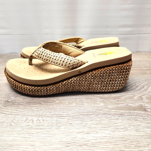 VOLATILE Wedge Platform Flip Flop Sandals Women's Size Us 9 Tan/ Beige - Picture 1 of 6